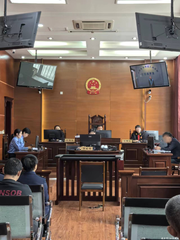 无忧配 男子竟敢在直播间卖这东西？获刑4年被罚175万！